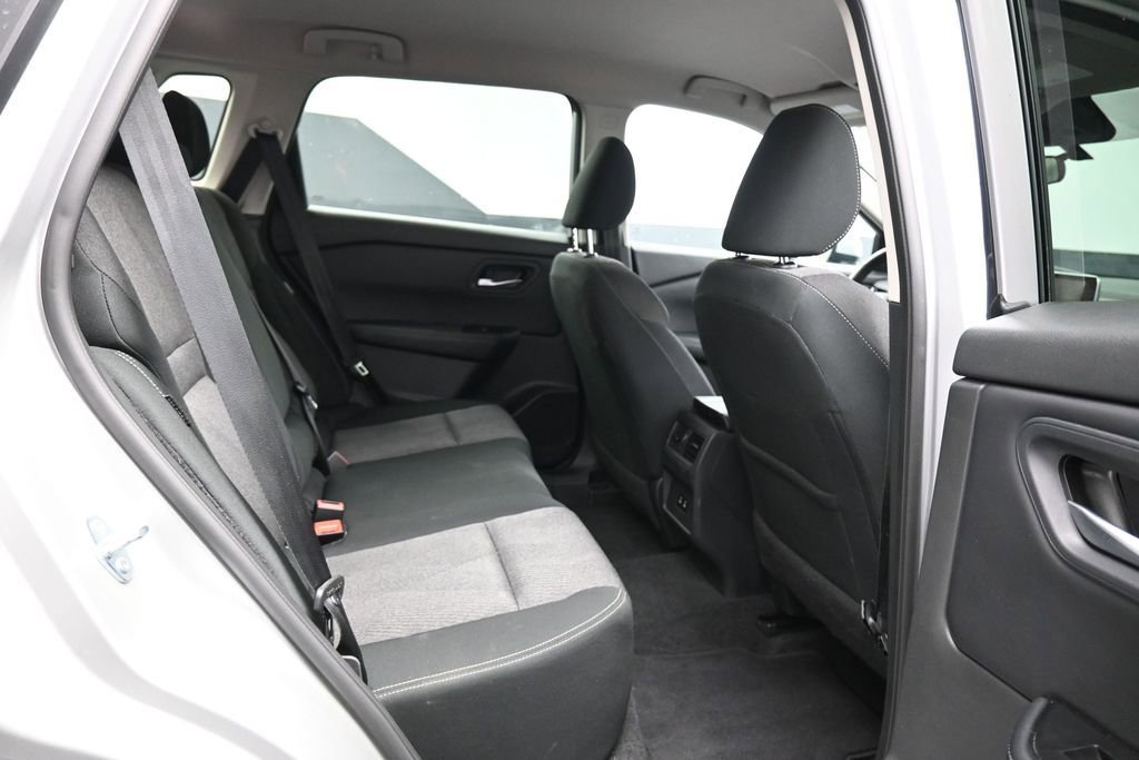 Used 2025 Nissan Rogue SV AWD/4WD image 21