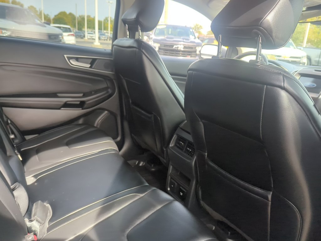Used 2020 Ford Edge Titanium AWD/4WD image 16