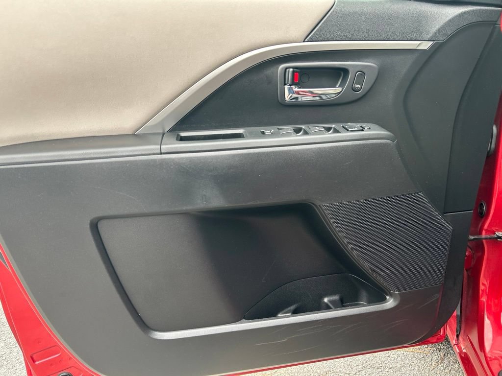 Used 2014 MAZDA MAZDA5 Sport FWD image 12