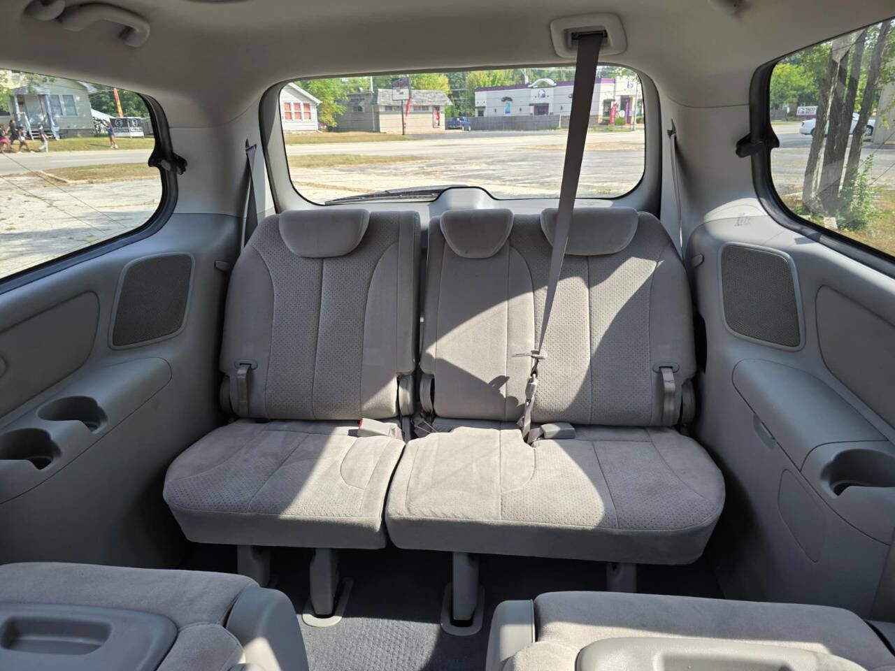 Used 2008 Hyundai Entourage Limited image 9