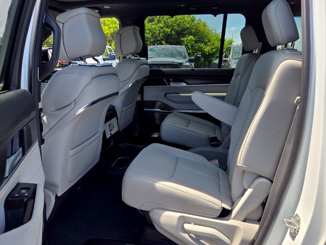 New 2026 Jeep Grand Wagoneer Summit w/ Premium Group III AWD/4WD image 6