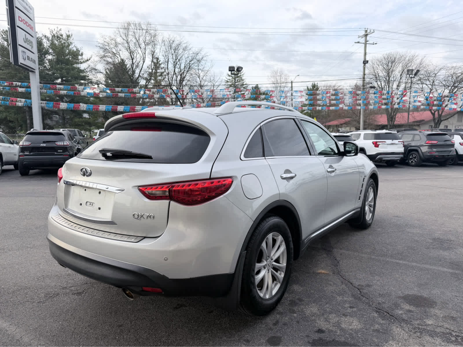 Used 2017 INFINITI QX70 AWD w/ Premium Package image 8