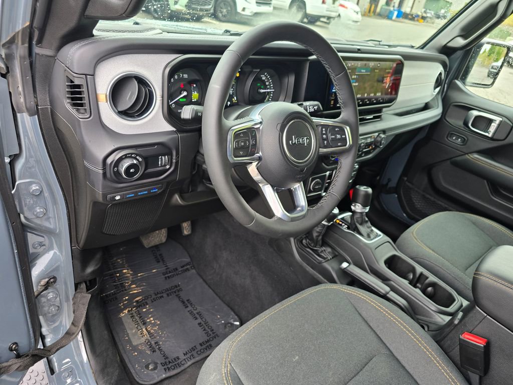 Used 2025 Jeep Wrangler Unlimited Sahara AWD/4WD image 25