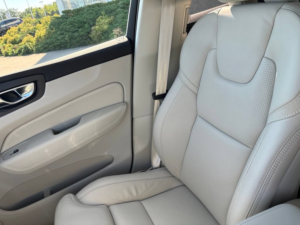 Certified 2025 Volvo XC60 T8 Ultra AWD/4WD image 29