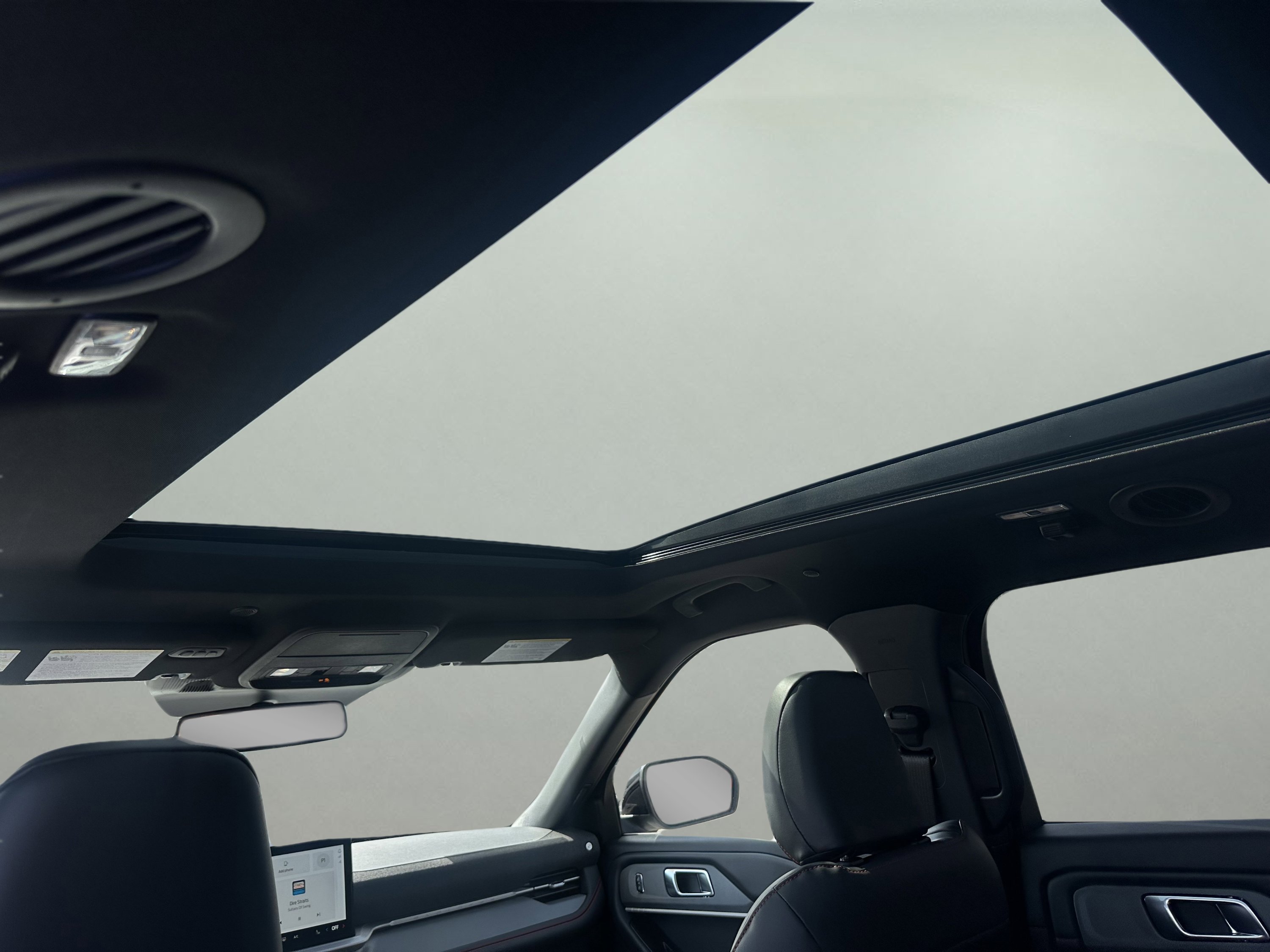 New 2026 Ford Explorer ST-Line w/ ST-Line Street Pack image 18
