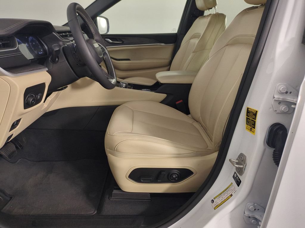 Used 2024 Jeep Grand Cherokee L Limited AWD/4WD image 15