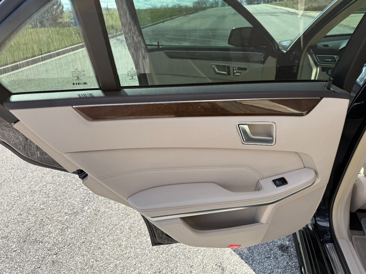 Used 2016 Mercedes-Benz E 350 Sedan image 32
