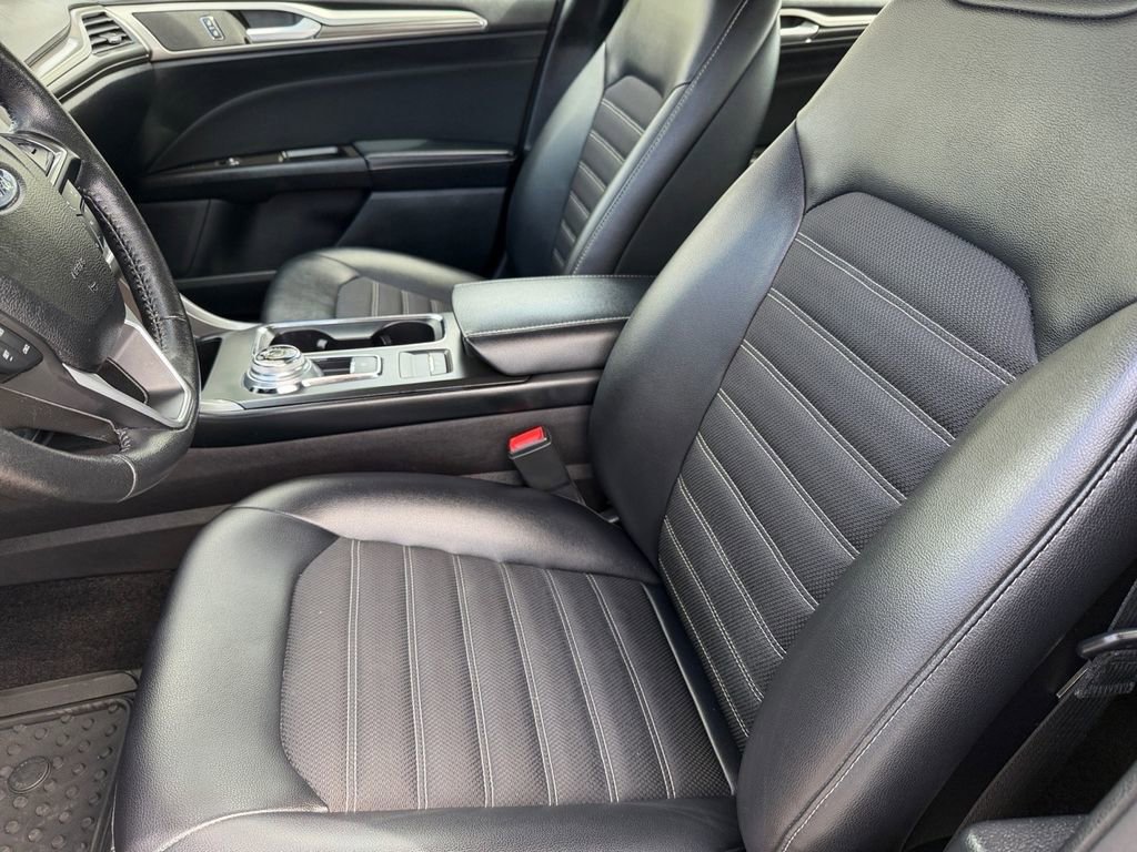 Used 2017 Ford Fusion SE w/ Equipment Group 201A image 10