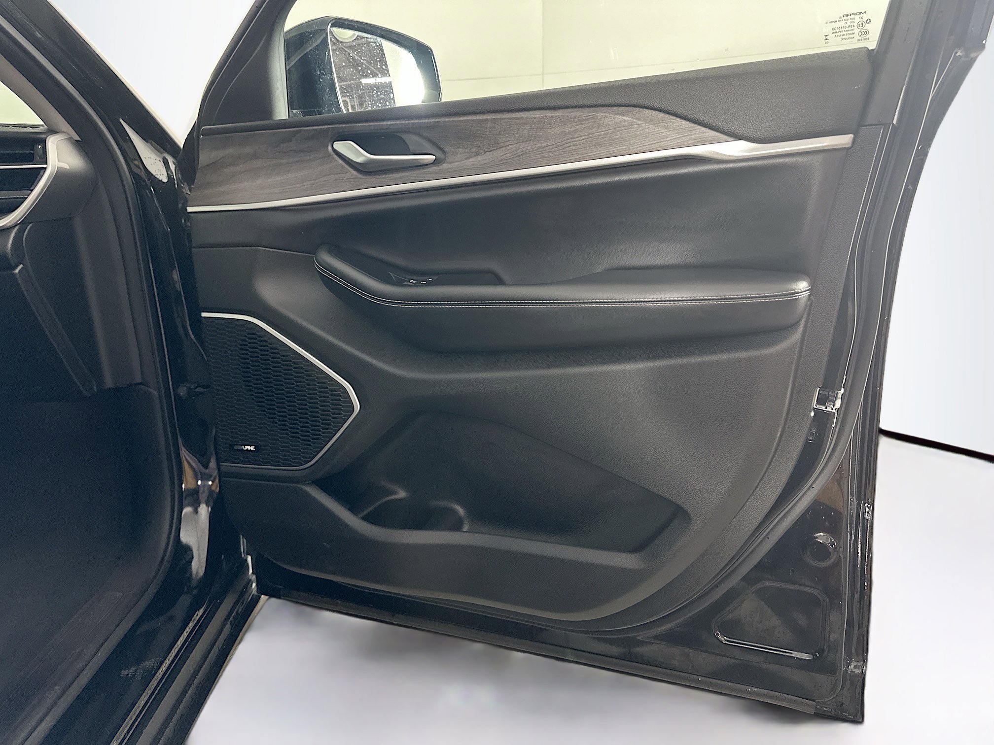 Used 2023 Jeep Grand Cherokee 4WD 4xe image 31