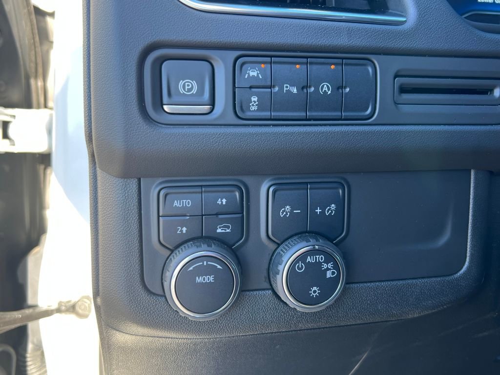 Used 2024 Chevrolet Suburban LT image 23