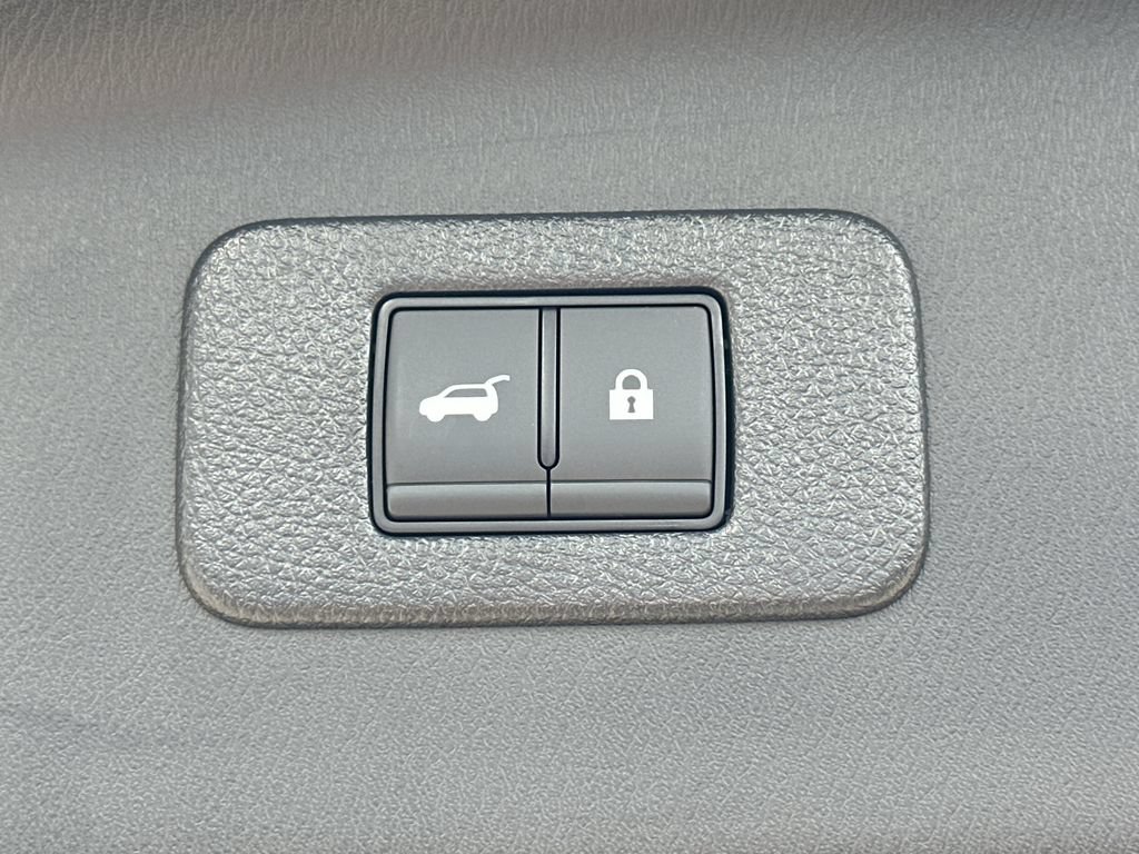 Used 2024 Nissan Armada SL w/ Midnight Edition Package RWD image 16