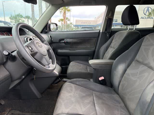 Used 2013 Scion xB FWD image 19
