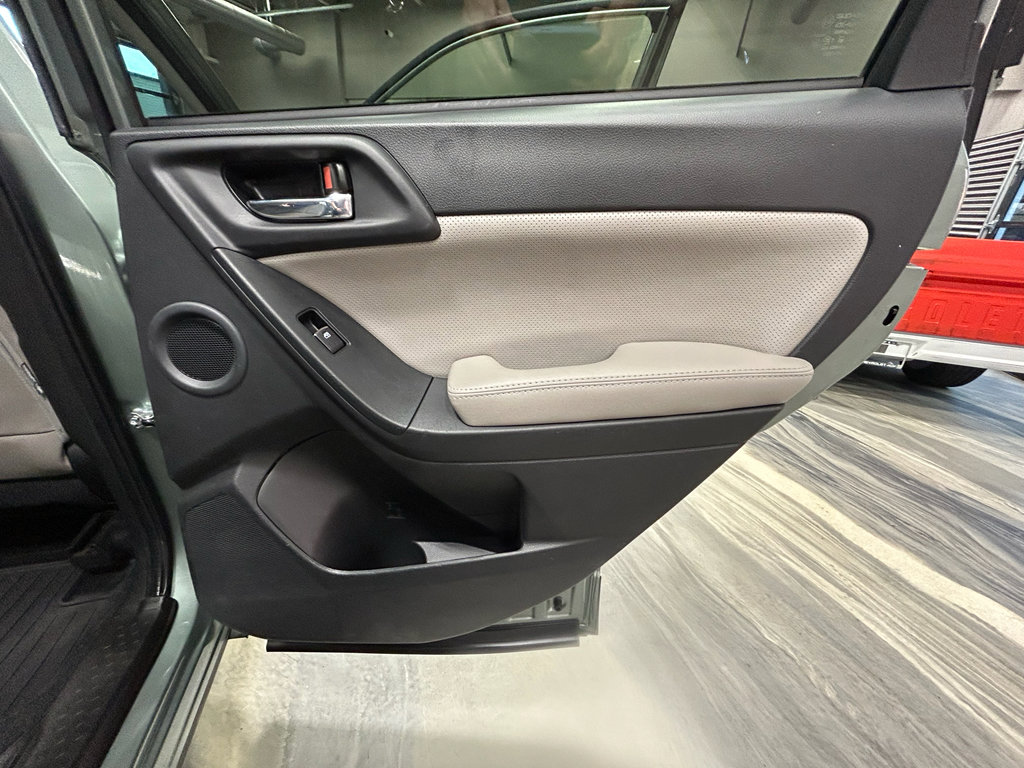 Used 2017 Subaru Forester 2.5i Limited AWD/4WD image 43