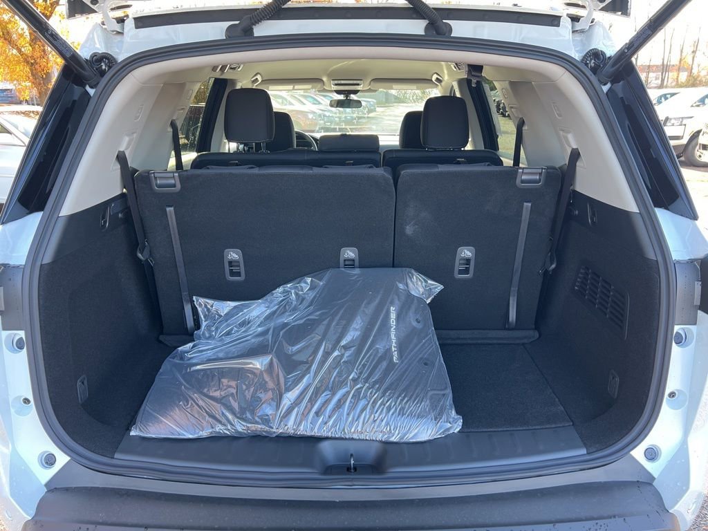 New 2025 Nissan Pathfinder SV image 17