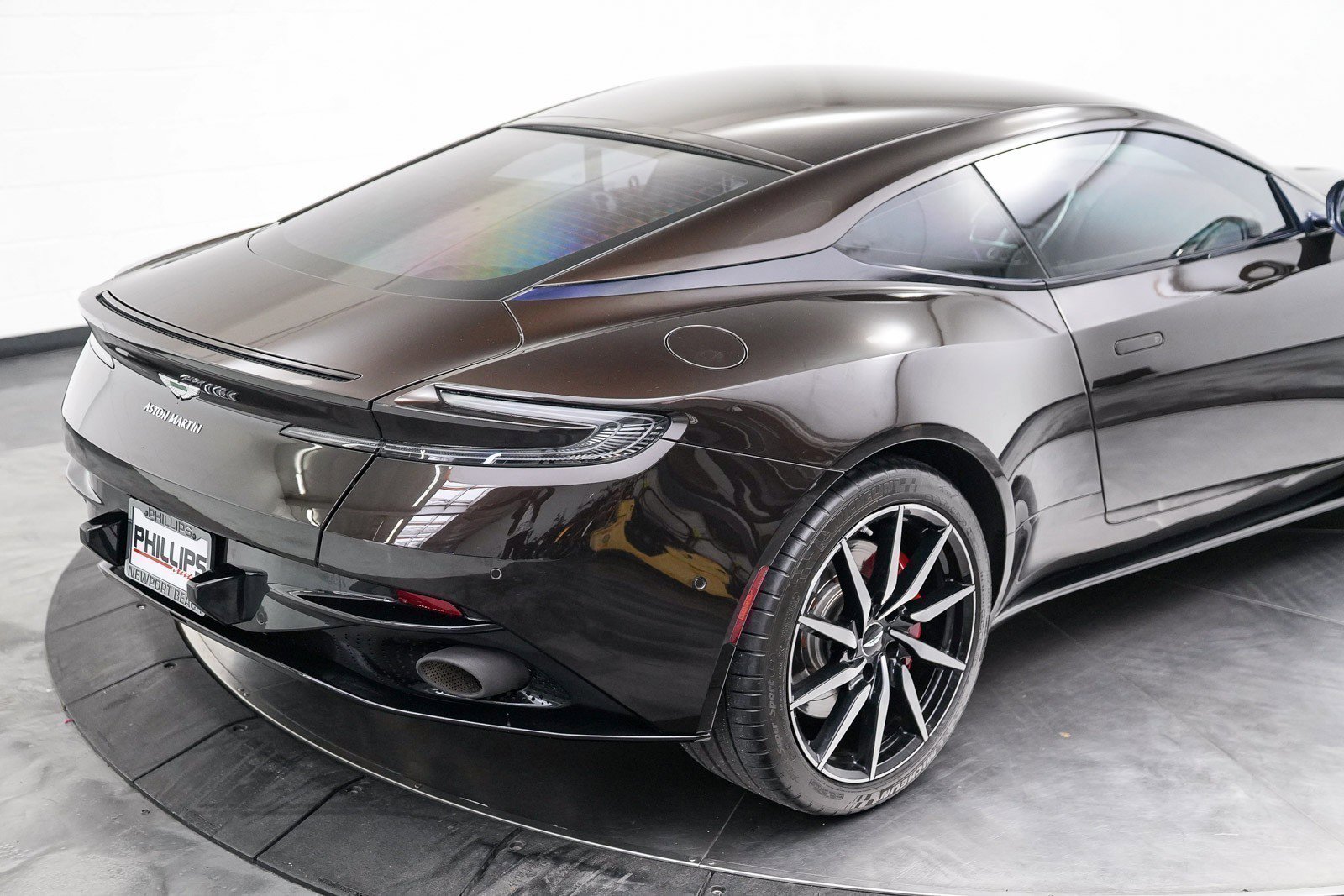 Used 2018 Aston Martin DB11 V12 image 11