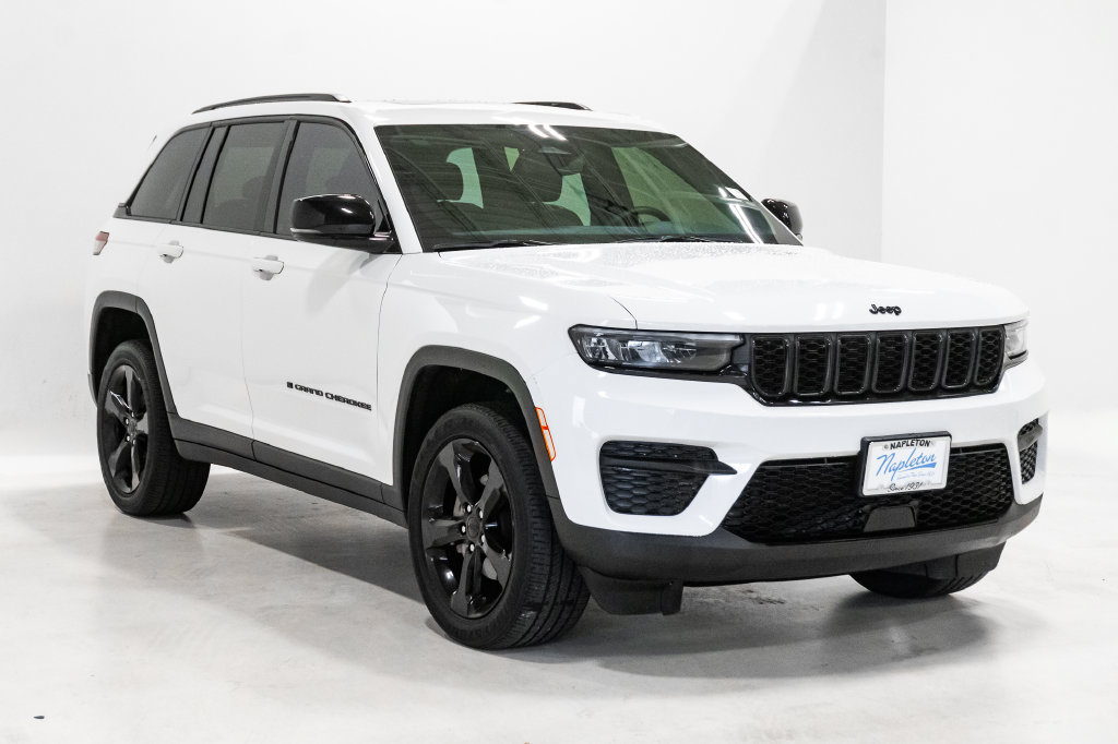 Used 2024 Jeep Grand Cherokee Altitude AWD/4WD image 6
