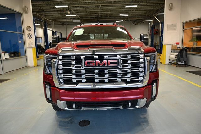 Used 2024 GMC Sierra 3500 Denali image 2