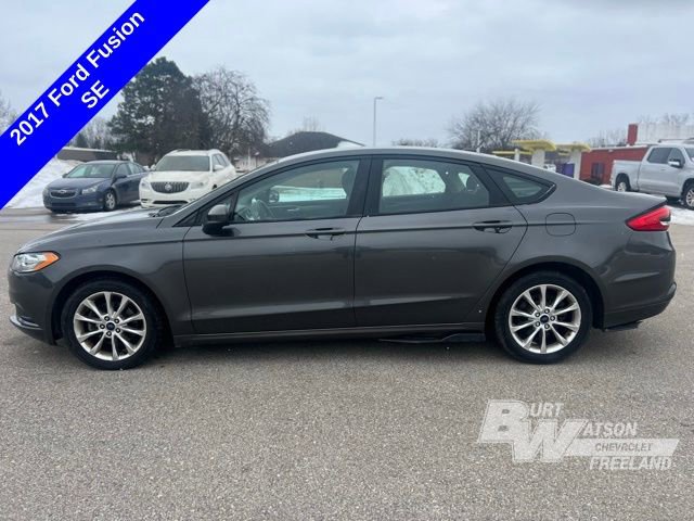 Used 2017 Ford Fusion SE w/ Fusion SE Technology Package image 3