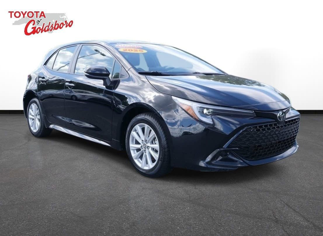 Used 2025 Toyota Corolla SE image 3