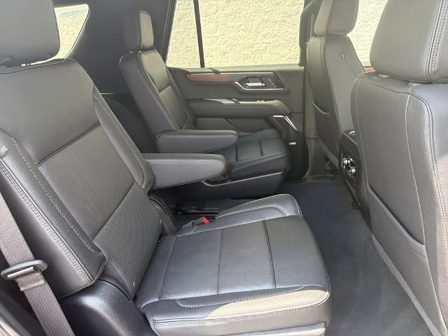 Used 2025 GMC Yukon Denali w/ Sun & Power Step Package AWD/4WD image 16