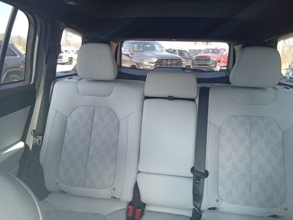 New 2026 Jeep Cherokee Overland w/ Advanced Pro Tech Group image 25