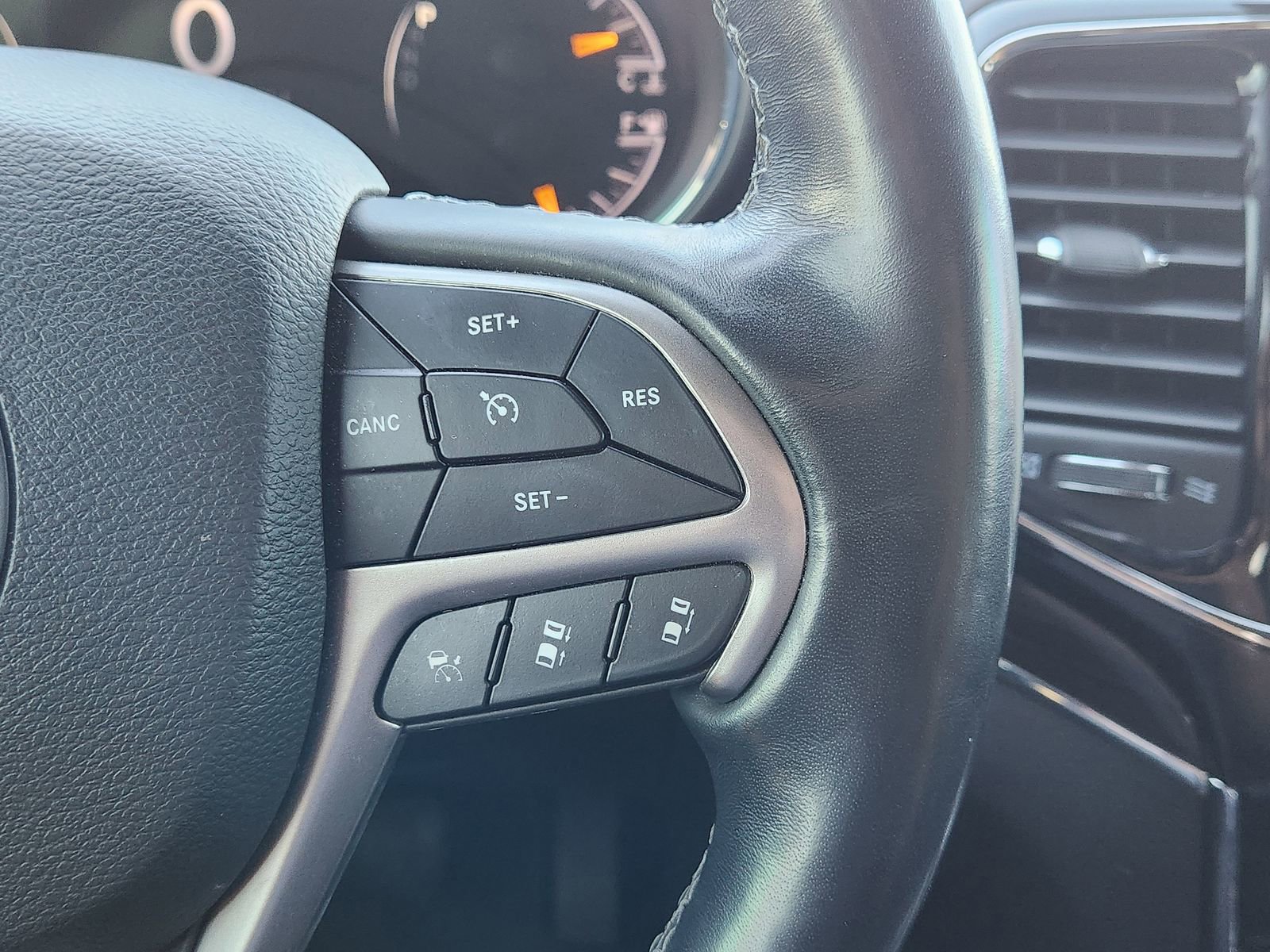 Used 2020 Jeep Grand Cherokee Overland image 33