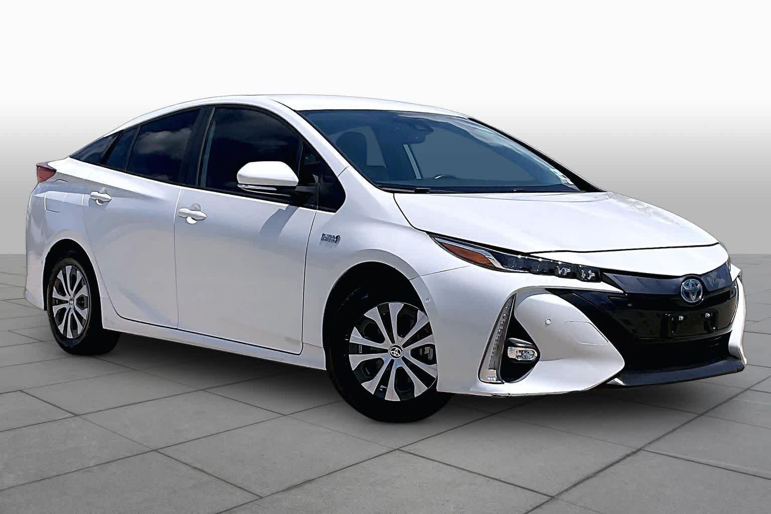 Used 2021 Toyota Prius Prime Limited FWD image 3