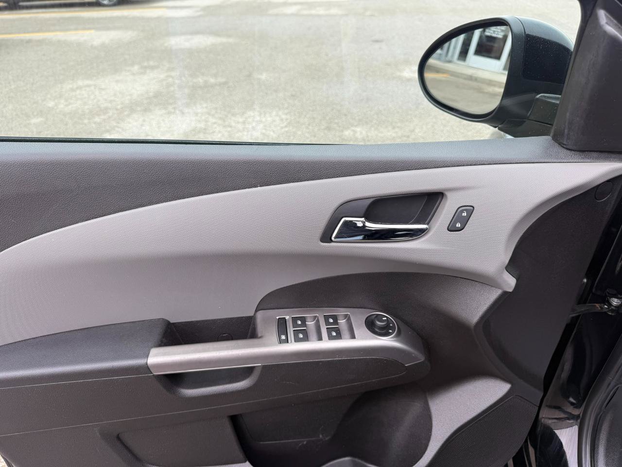 Used 2017 Chevrolet Sonic Premier image 9