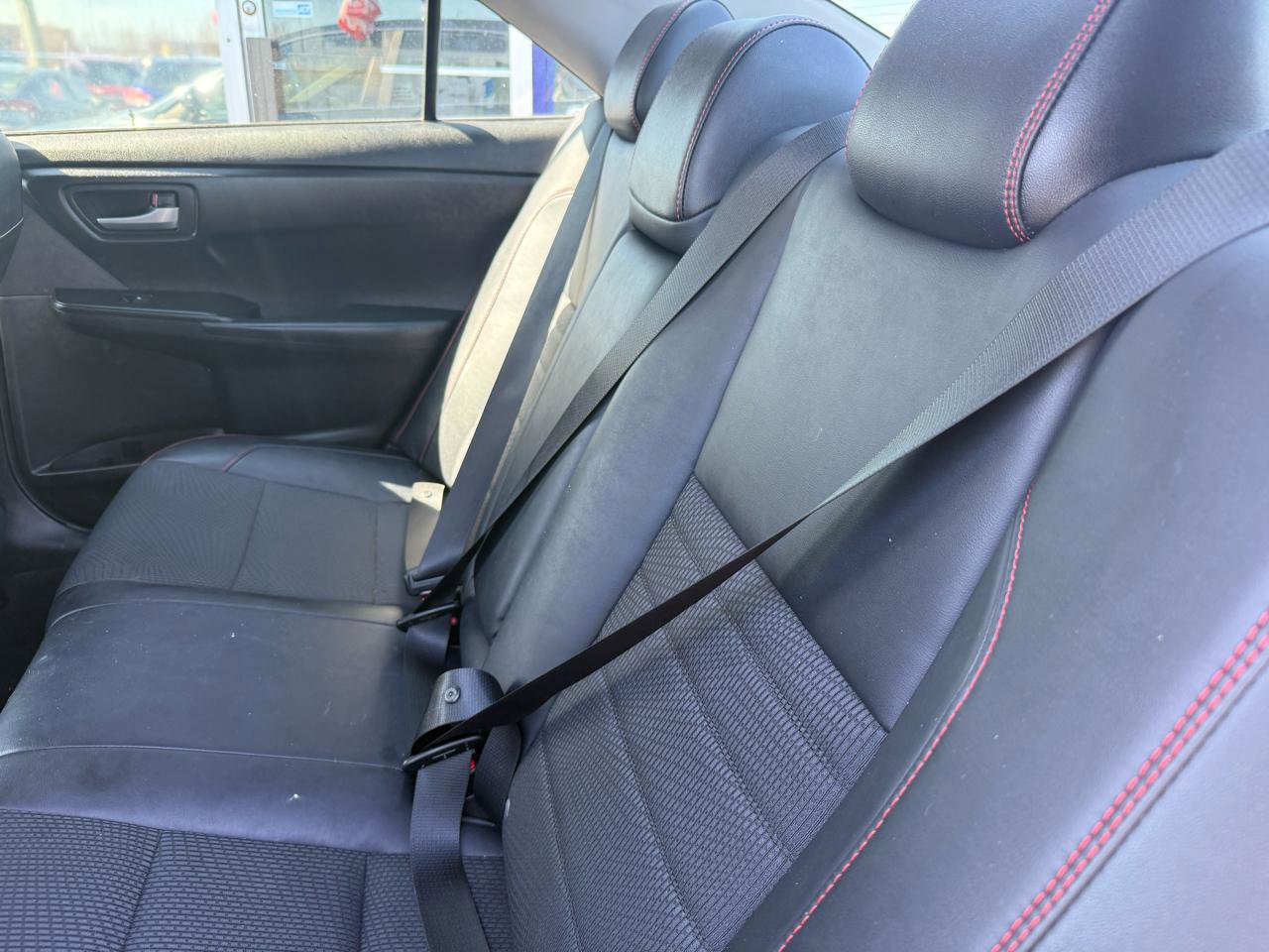 Used 2017 Toyota Camry SE image 5