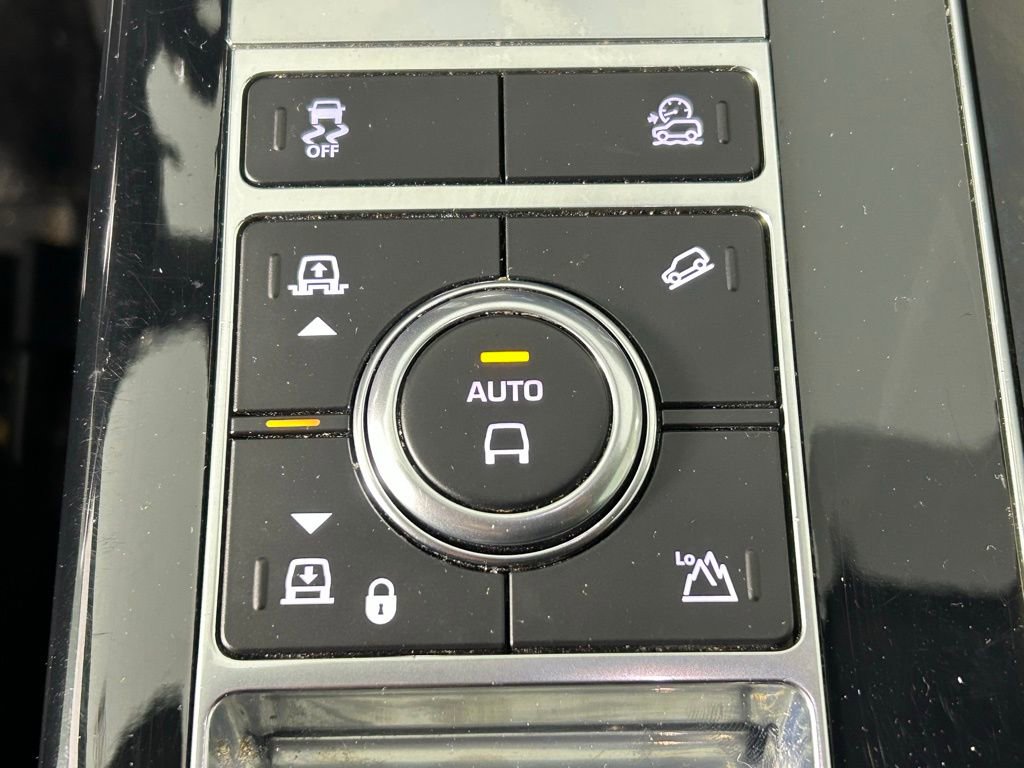 Used 2020 Land Rover Range Rover HSE image 25