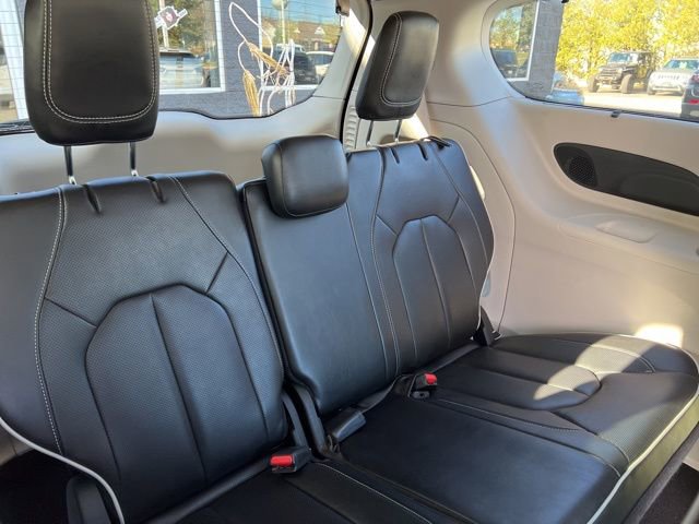 Certified 2023 Chrysler Pacifica Limited image 13