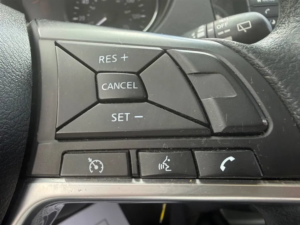Used 2018 Nissan Rogue S AWD/4WD image 11