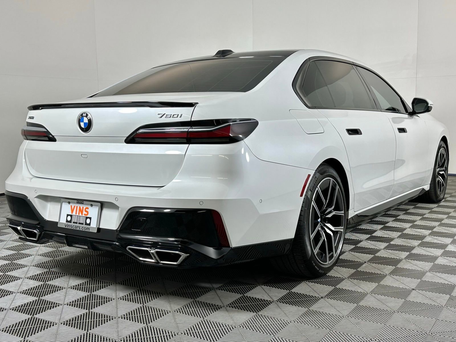 Used 2023 BMW 760i xDrive w/ Parking Assistance Package image 4