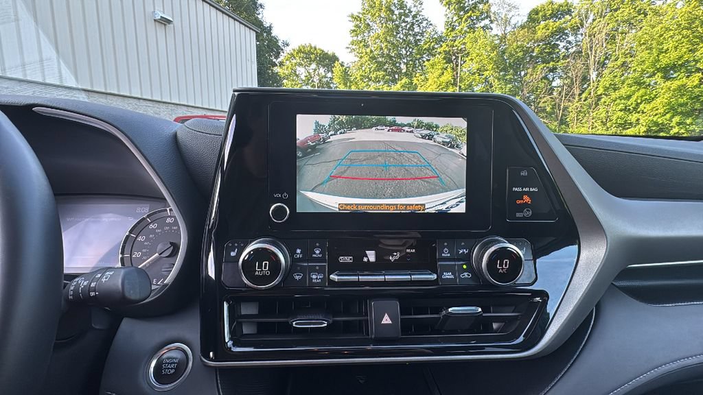 Used 2025 Toyota Highlander XLE AWD/4WD image 19