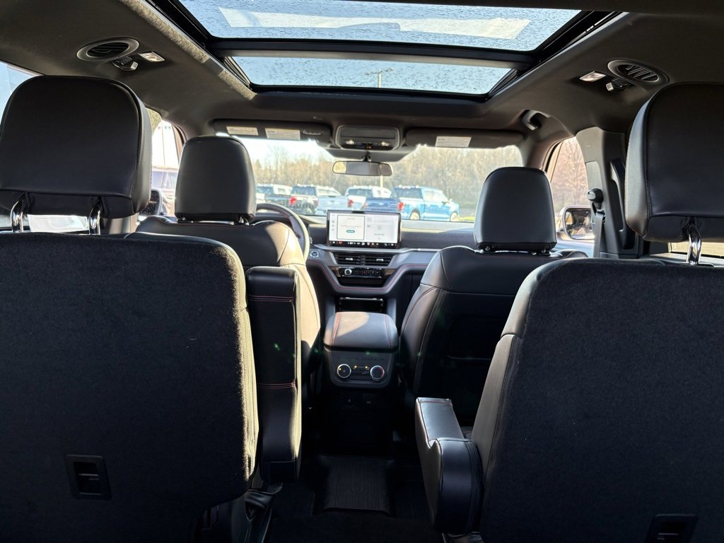 Used 2025 Ford Explorer ST-Line image 22