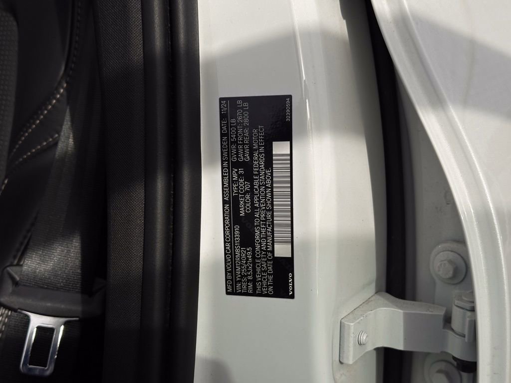 Used 2025 Volvo XC60 B5 Ultra w/ Protection Package Premier image 14