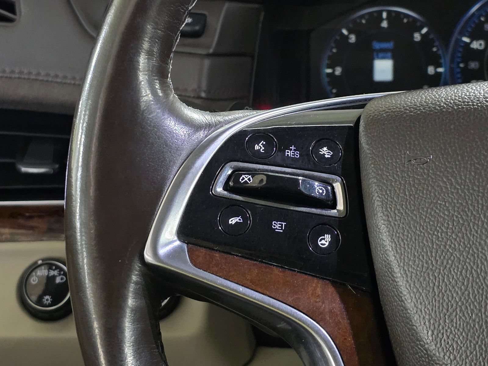 Used 2015 Cadillac Escalade Premium AWD/4WD image 32