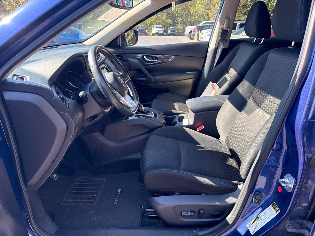 Used 2017 Nissan Rogue SV w/ SV Premium Package AWD/4WD image 5