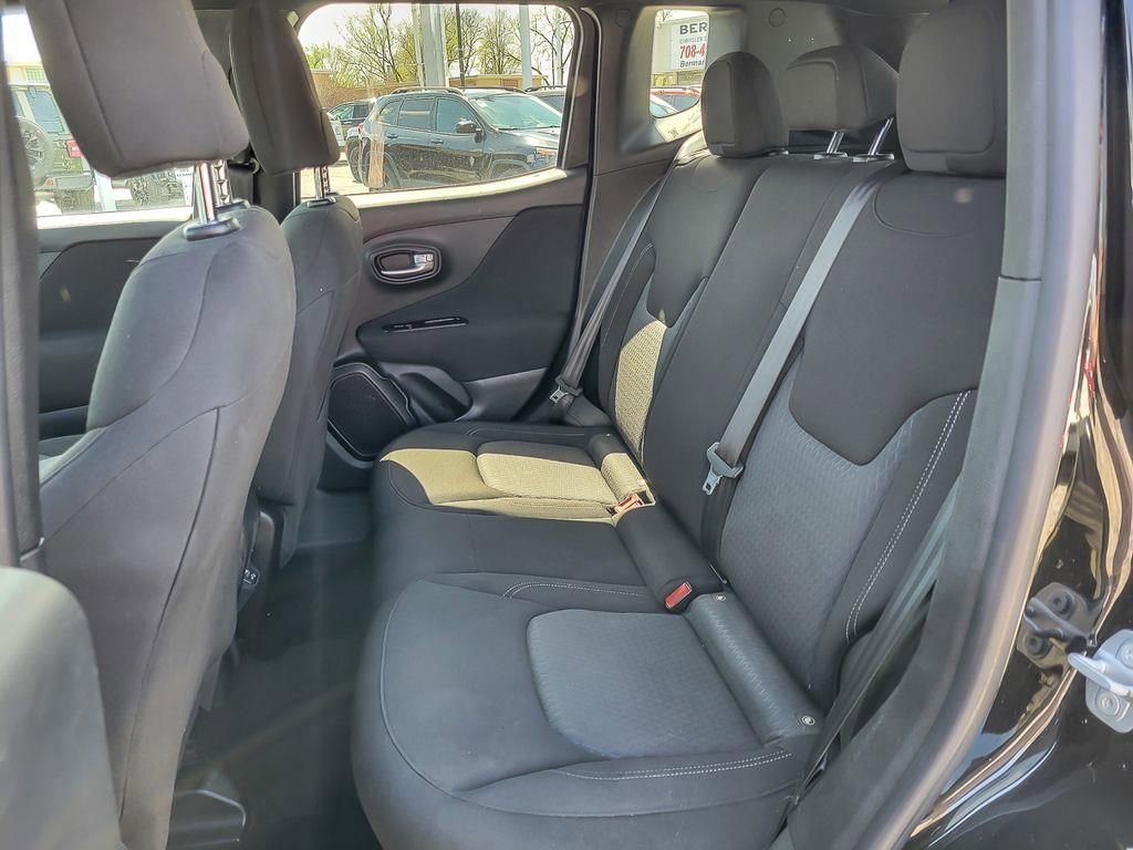 Used 2021 Jeep Renegade Latitude FWD image 9