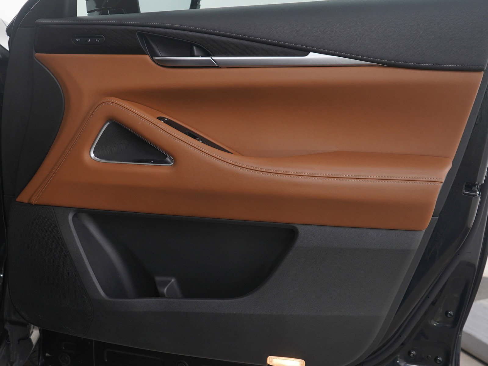 Used 2024 INFINITI QX60 Sensory image 9