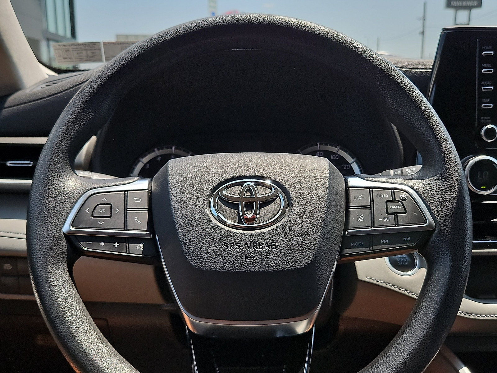 Used 2020 Toyota Highlander L AWD/4WD image 18