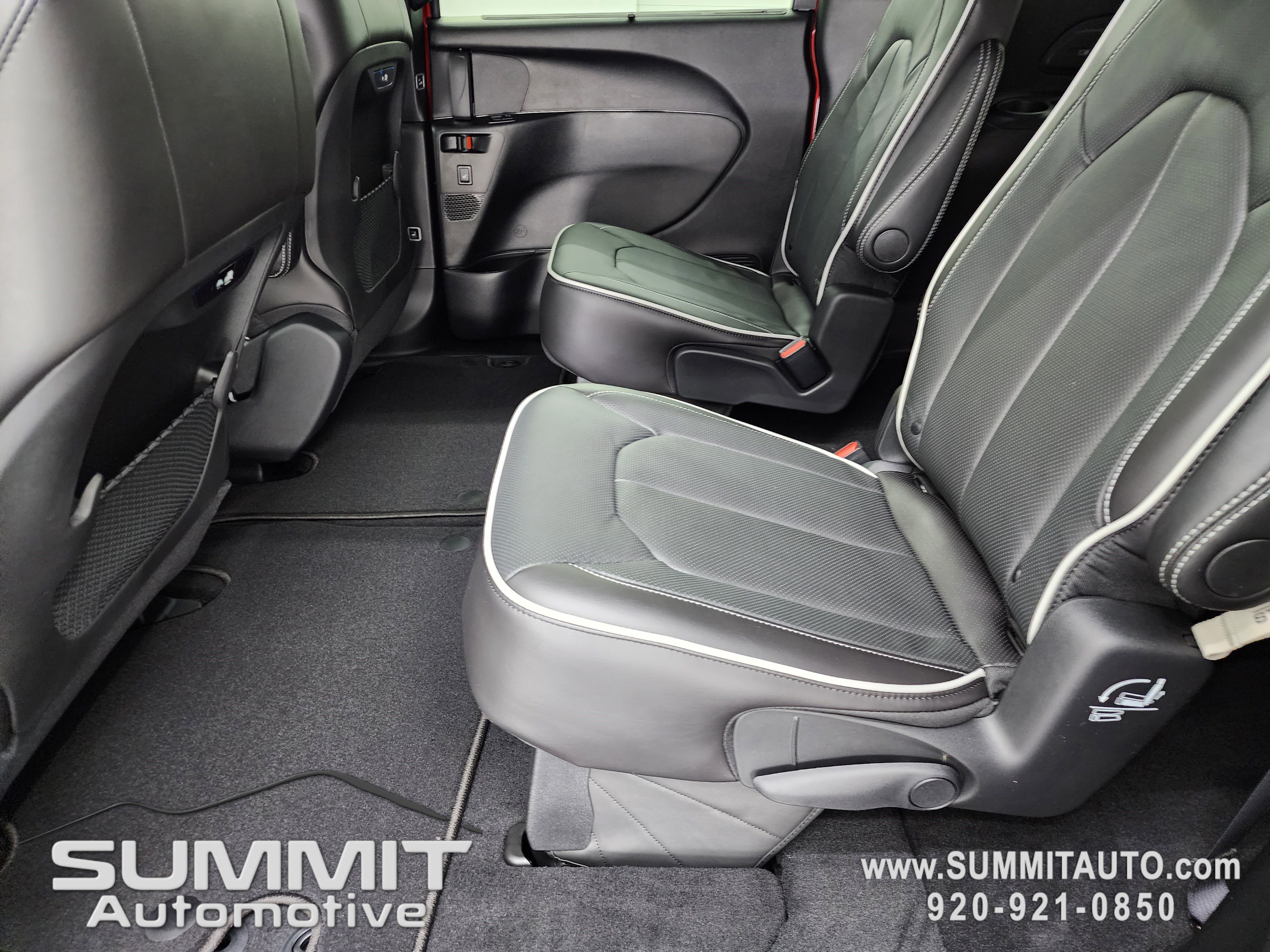 New 2026 Chrysler Pacifica Limited w/ S Appearance Package image 9