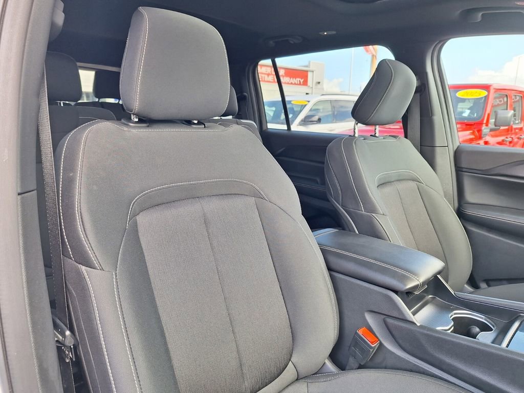 Used 2025 Jeep Grand Cherokee L Laredo w/ Luxury Tech Group I image 30