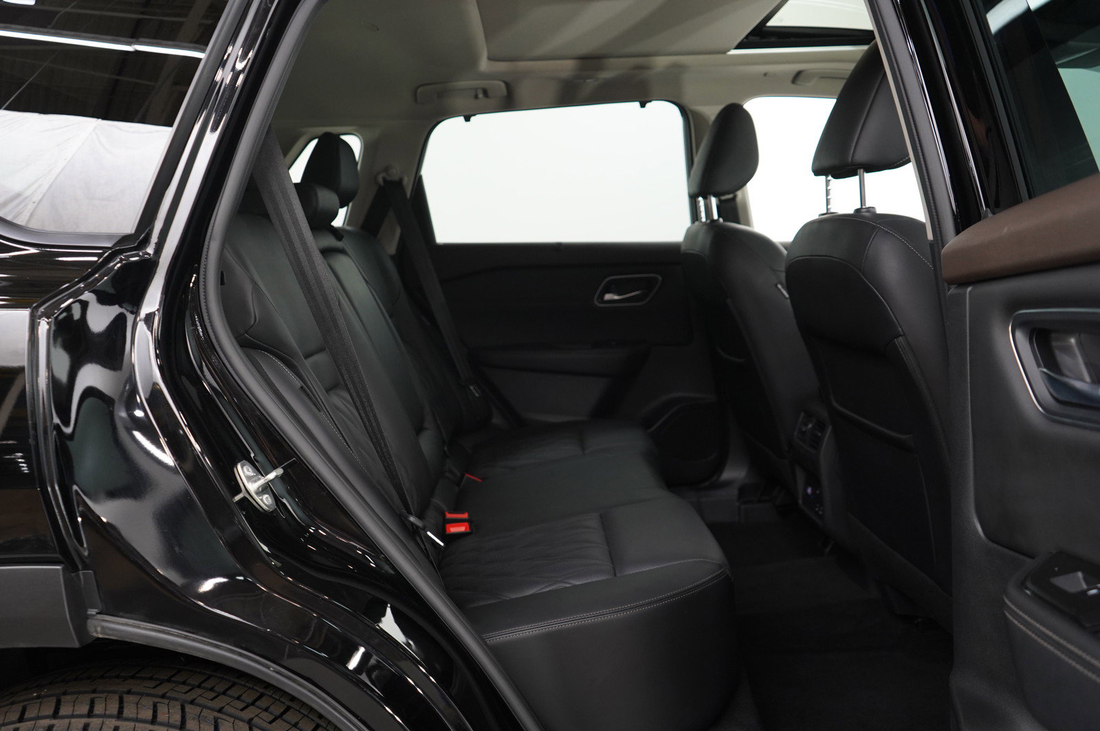 Used 2022 Nissan Rogue Platinum image 12