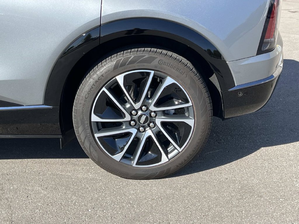 Used 2025 Cadillac Optiq Sport 1 AWD/4WD image 11