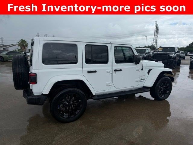 Used 2023 Jeep Wrangler Unlimited Sahara w/ Cold Weather Group AWD/4WD image 3