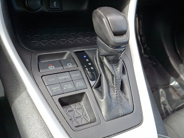 Used 2021 Toyota RAV4 XLE w/ Convenience Package AWD/4WD image 16