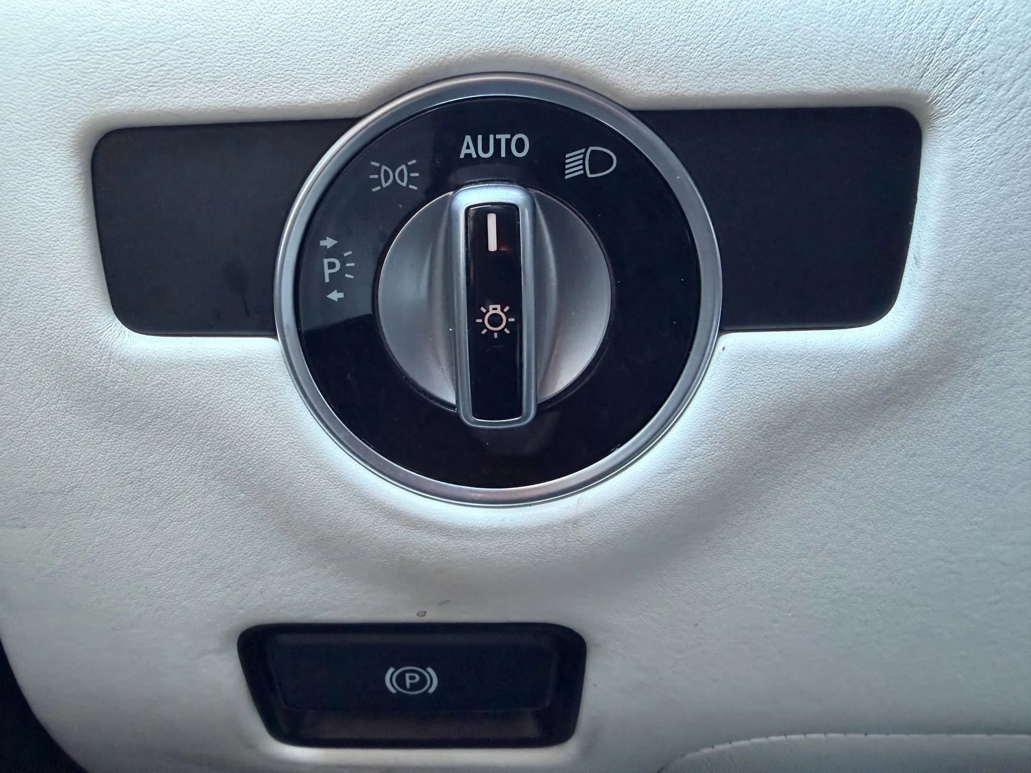 Used 2016 Mercedes-Benz SL 550 w/ Driver Assistance Package image 26