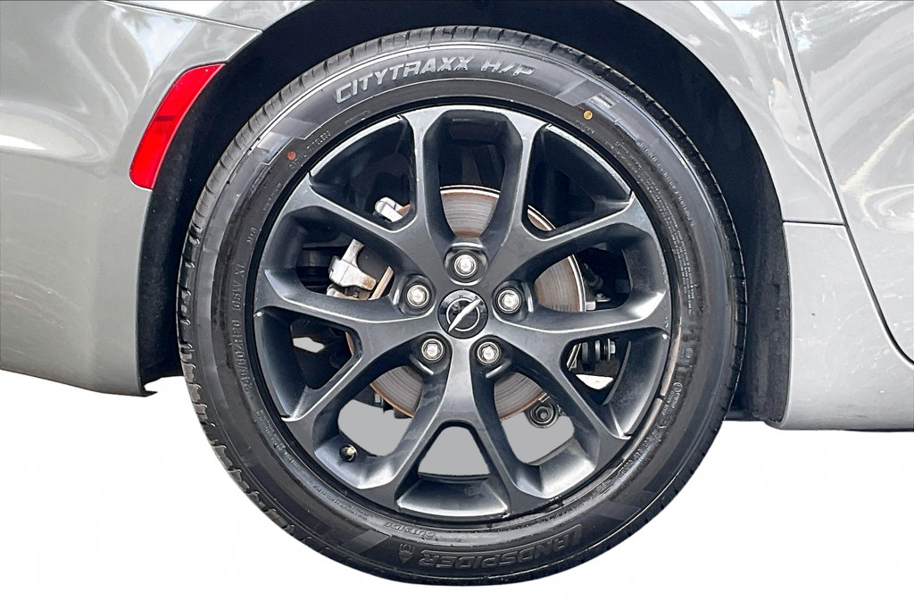 Used 2025 Chrysler Pacifica Limited FWD image 36