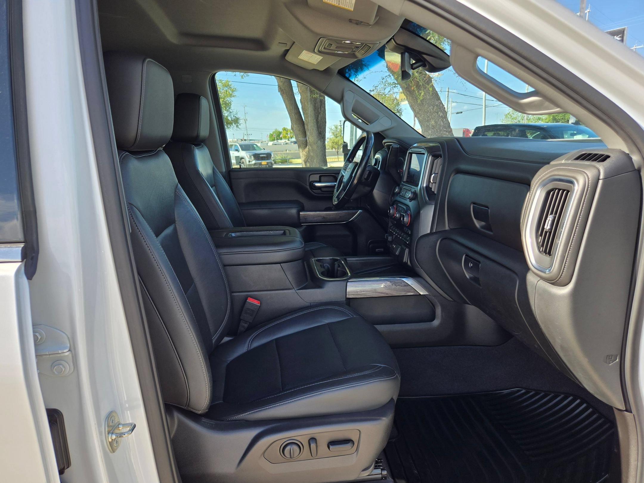 Certified 2020 Chevrolet Silverado 2500 LTZ w/ LTZ Texas Edition AWD/4WD image 23